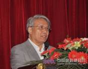 磨料磨具分会高级顾问周金龙作报告.jpg