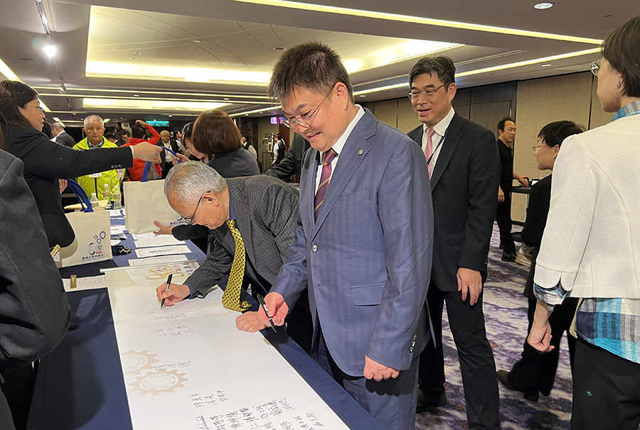 1763084648136605.jpg 会议签到-xiu.jpg